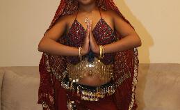 Exotisch Indiaas model Monkia slikt een lul