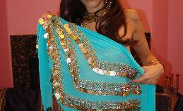 Indiaas model Aruna propt een lul in haar kutje