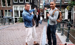 Carlos betaalt voor seks in Amsterdam